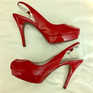 GUESS red peep-toe pumps